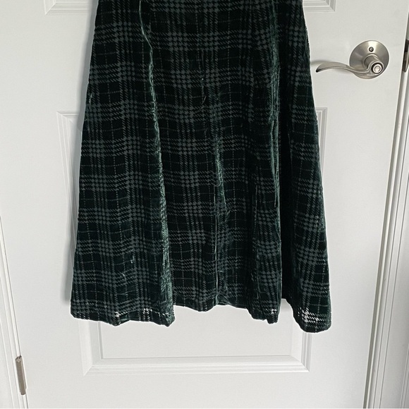 Emily Lovelock Green Plaid Velvet A-line Dress - 29596 - Picture 12 of 15